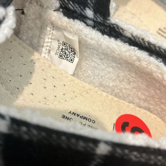 TOMS BLACK WHITE WOMENS FAUX SHEARLING SHOES Size 6 Belmont Slip‎ On Comfy Soft - Picture 12 of 16